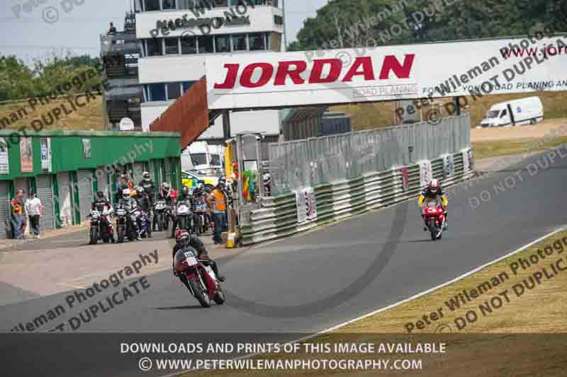 Vintage motorcycle club;eventdigitalimages;mallory park;mallory park trackday photographs;no limits trackdays;peter wileman photography;trackday digital images;trackday photos;vmcc festival 1000 bikes photographs